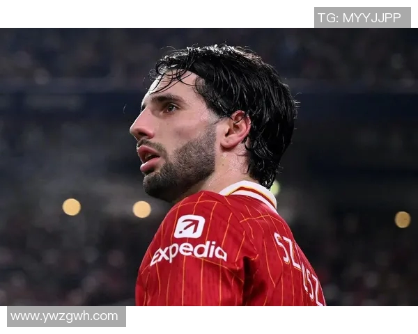 ck广告中的足球明星是谁他的魅力与风采引发了怎样的关注与讨论 ck广告中的足球明星是谁他的魅力与风采引发了怎样的关注与讨论